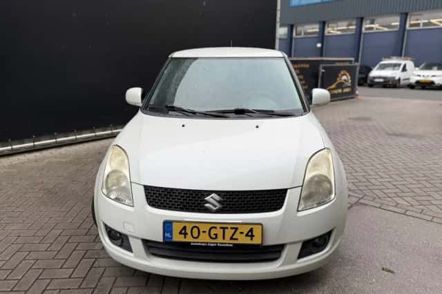 Suzuki Swift (2008) thumbnail 5