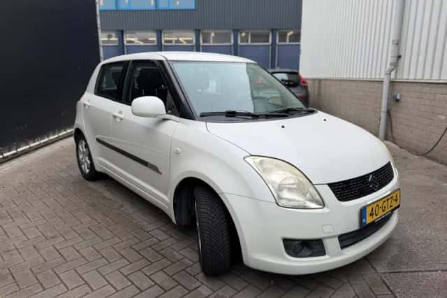 Suzuki Swift (2008) thumbnail 6