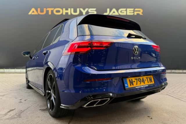 Volkswagen Golf (2021) thumbnail 2