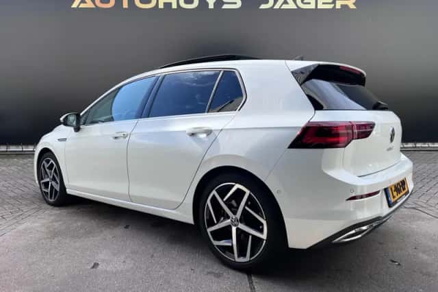 Volkswagen Golf (2020) thumbnail 4