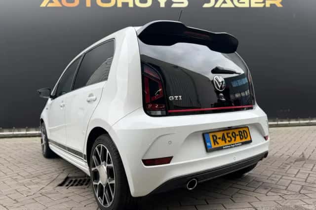 Volkswagen Up! (2020) thumbnail 2