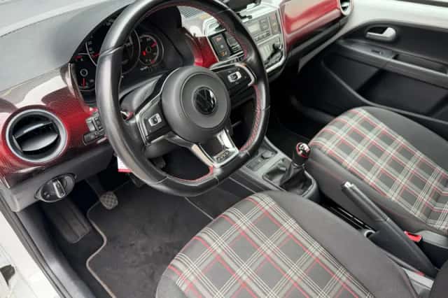 Volkswagen Up! (2020) thumbnail 3