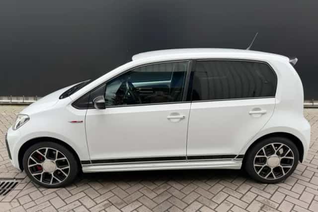Volkswagen Up! (2020) thumbnail 6