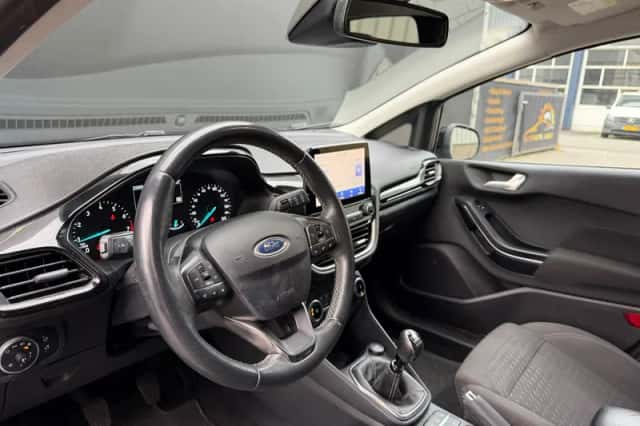 Ford Fiesta (2021) thumbnail 3