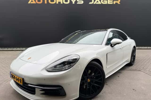Porsche Panamera (2017) thumbnail 1