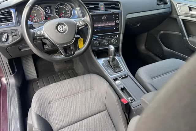 Volkswagen Golf (2017) thumbnail 3