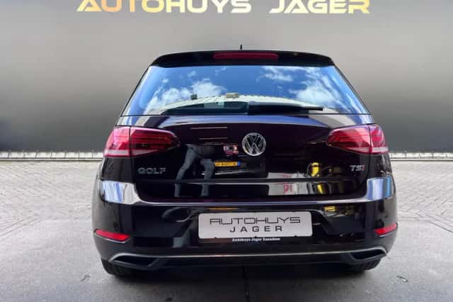 Volkswagen Golf (2017) thumbnail 5