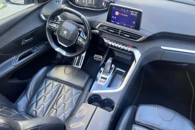 Peugeot 5008 (2017) thumbnail 3