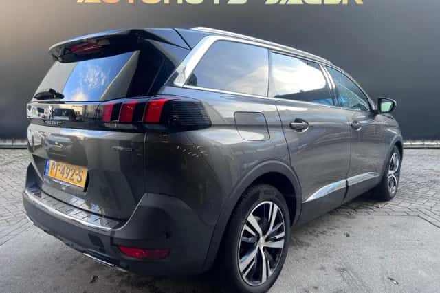 Peugeot 5008 (2017) thumbnail 6