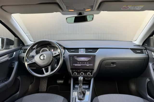 Škoda Octavia (2017) thumbnail 3