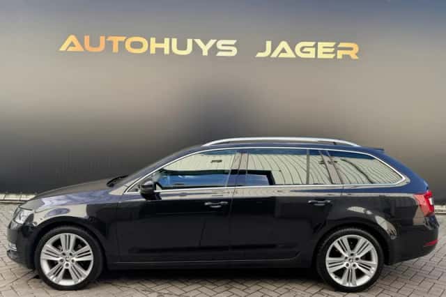 Škoda Octavia (2017) thumbnail 4