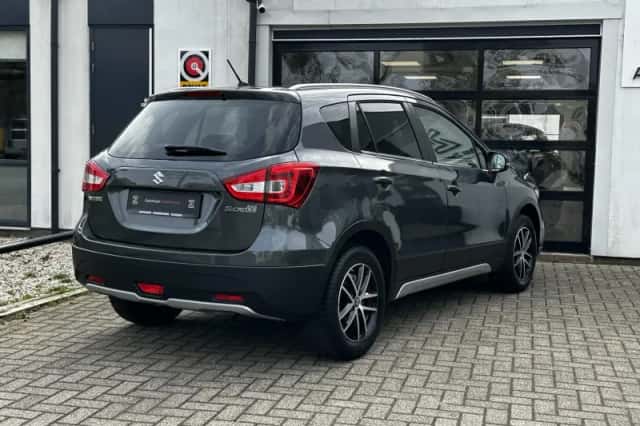 Suzuki SX4 (2017) thumbnail 2