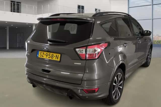 Ford Kuga (2018) thumbnail 3