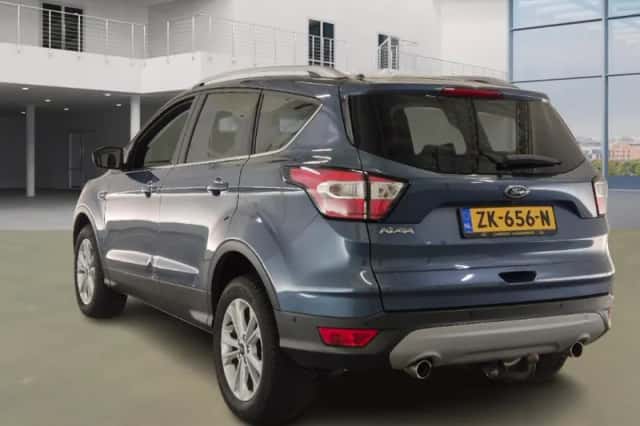 Ford Kuga (2019) thumbnail 4