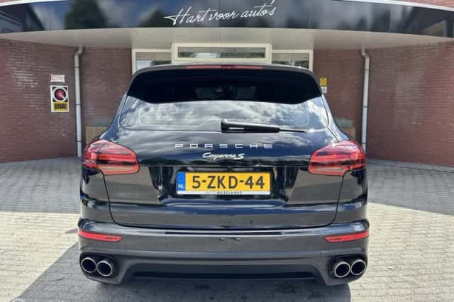 Porsche Cayenne (2015) thumbnail 3