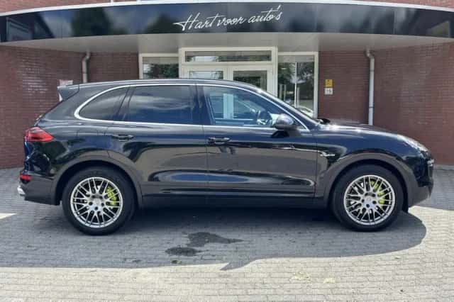 Porsche Cayenne (2015) thumbnail 4