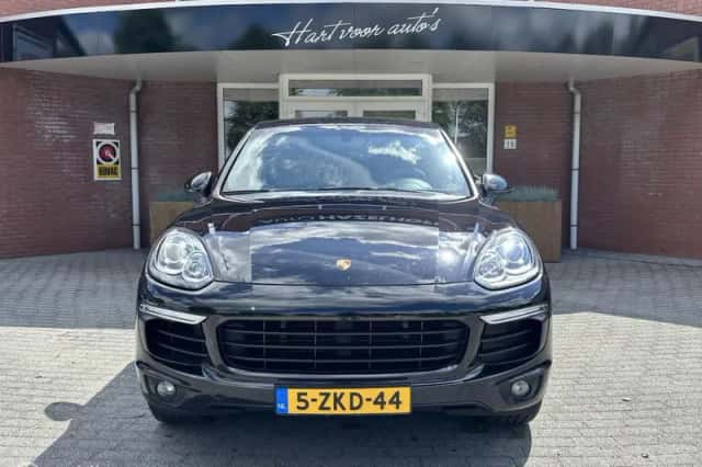 Porsche Cayenne (2015) thumbnail 5