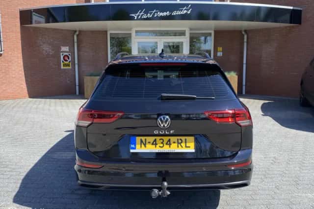 Volkswagen Golf (2022) thumbnail 3