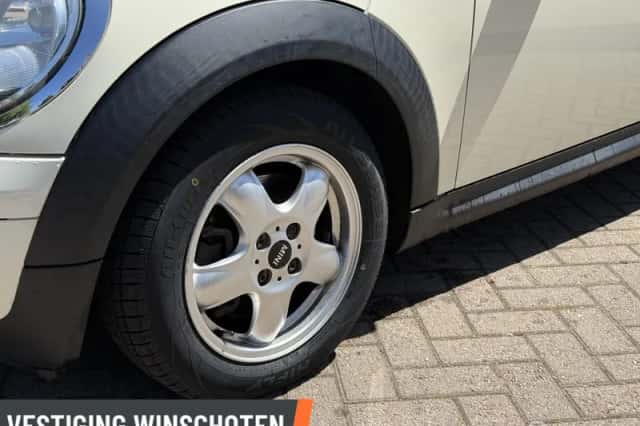 MINI Cooper (2008) thumbnail 6