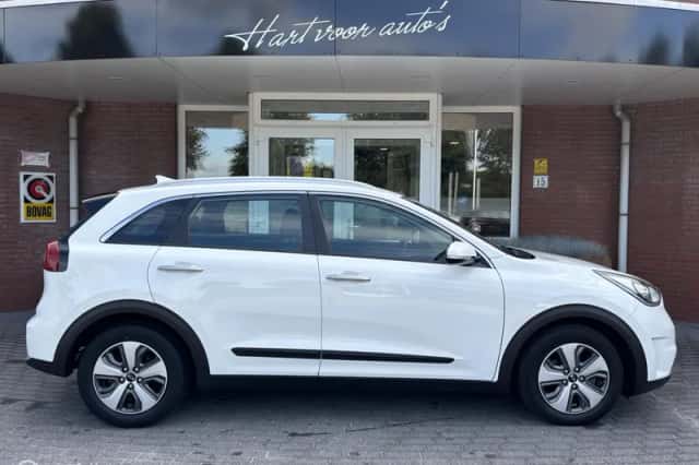 Kia Niro (2018) thumbnail 4