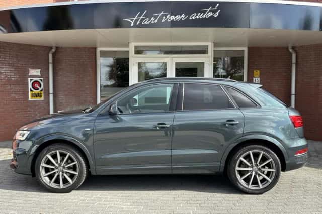Audi Q3 (2017) thumbnail 2