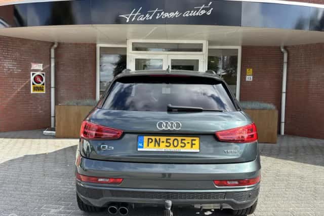 Audi Q3 (2017) thumbnail 3