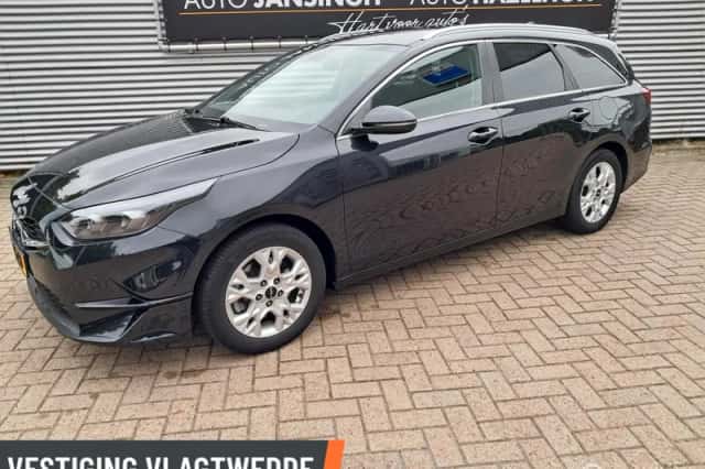 Kia Ceed (2022) thumbnail 1