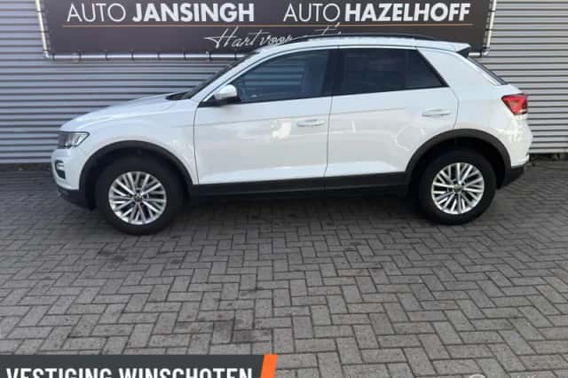 Volkswagen T-Roc (2021) thumbnail 2