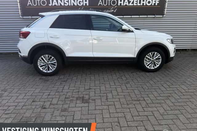 Volkswagen T-Roc (2021) thumbnail 4