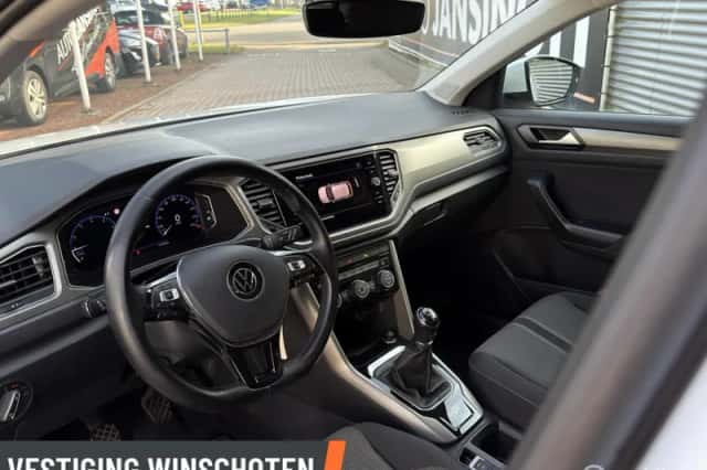 Volkswagen T-Roc (2021) thumbnail 6