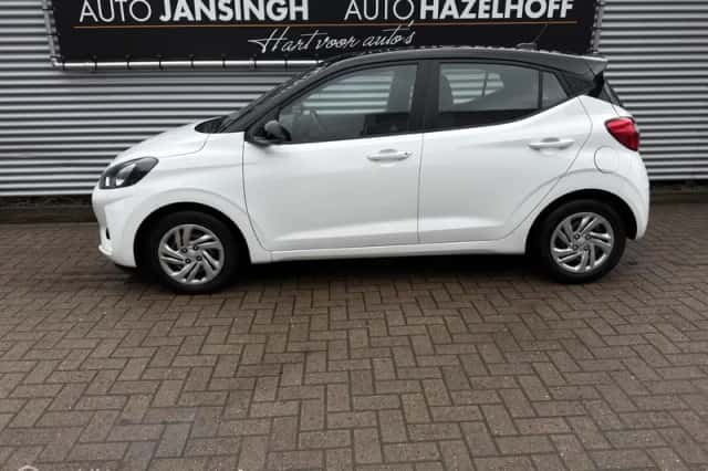 Hyundai i10 (2022) thumbnail 2