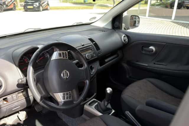 Nissan Note (2010) thumbnail 6