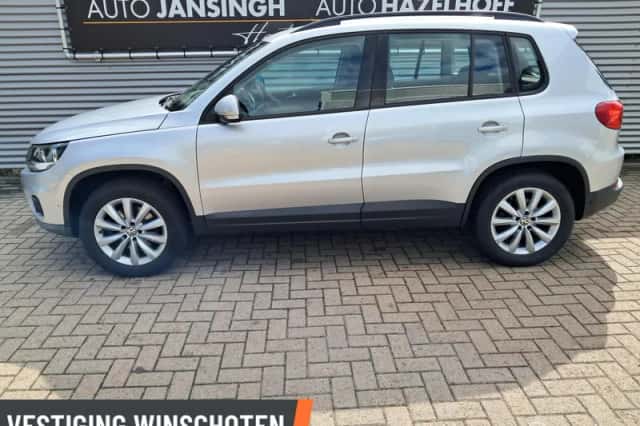 Volkswagen Tiguan (2012) thumbnail 2