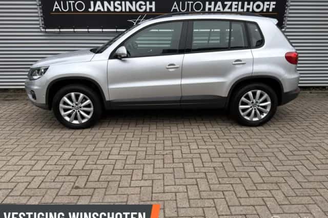 Volkswagen Tiguan (2012) thumbnail 2