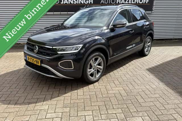 Volkswagen T-Roc (2022) thumbnail 1