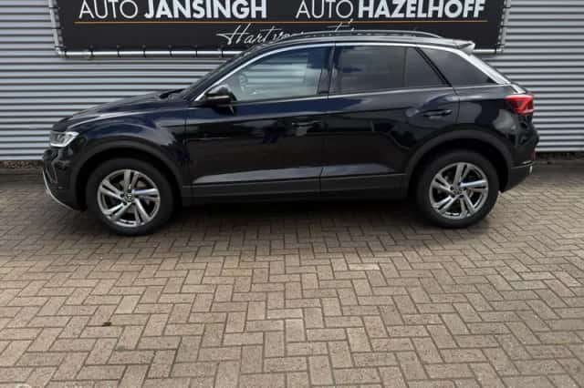 Volkswagen T-Roc (2022) thumbnail 2