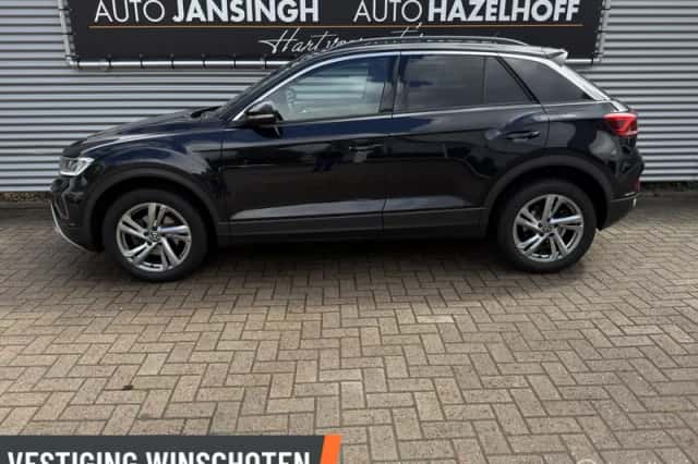 Volkswagen T-Roc (2022) thumbnail 2