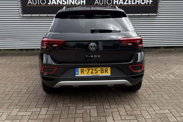 Volkswagen T-Roc (2022) thumbnail 3