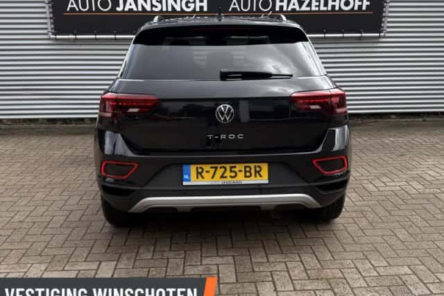 Volkswagen T-Roc (2022) thumbnail 3