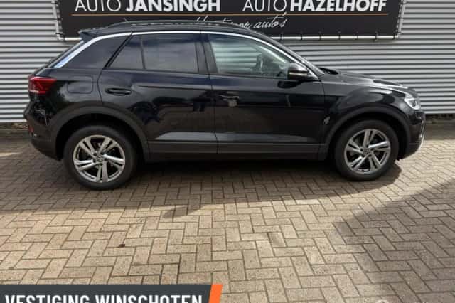 Volkswagen T-Roc (2022) thumbnail 4