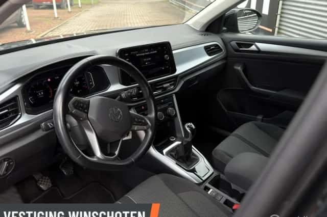 Volkswagen T-Roc (2022) thumbnail 6