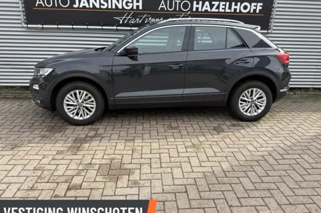 Volkswagen T-Roc (2021) thumbnail 2