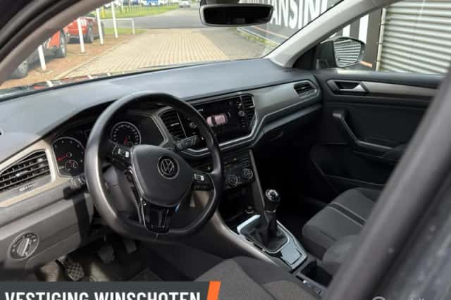 Volkswagen T-Roc (2021) thumbnail 6