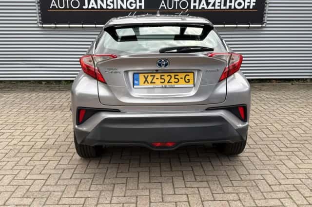 Toyota C-HR (2019) thumbnail 3