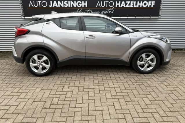 Toyota C-HR (2019) thumbnail 4