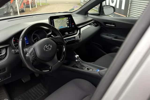 Toyota C-HR (2019) thumbnail 6