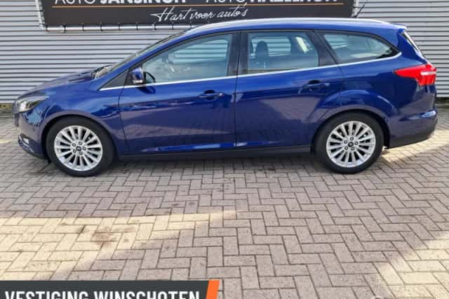 Ford Focus (2015) thumbnail 2