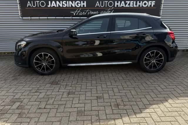 Mercedes-Benz GLA-Klasse (2015) thumbnail 2