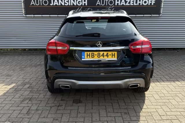 Mercedes-Benz GLA-Klasse (2015) thumbnail 3