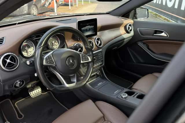 Mercedes-Benz GLA-Klasse (2015) thumbnail 6